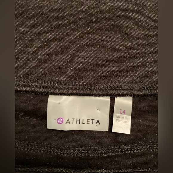 Athleta Black circle athletic or casual skirt with back zip pocket - Picture 2 of 6